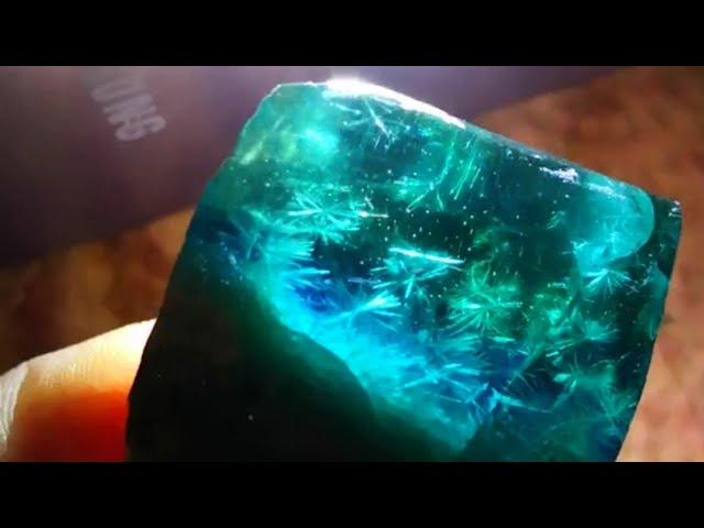 توباز نادر Topaz is rare الوان متعدده وشوائب رائعهMultiple colors and wonderful Multiple colors and