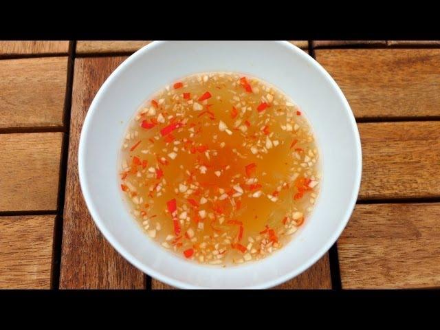 How to make Vietnamese dipping sauce "nuoc cham" - Cách pha nước chấm | Helen's Recipes