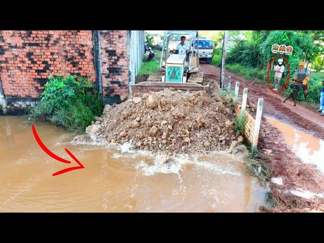 Complete100% Deleted Water ​​In Small Space House​​ by Mini Bulldozer Pushing Dirt & 5-T Dump Truck