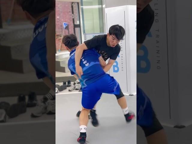 레슬링 칼라타이 잡힌 상황에서 아웃사이드 싱글렉