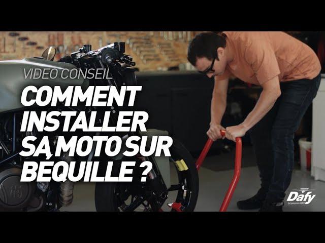 Comment installer sa moto sur béquille ?