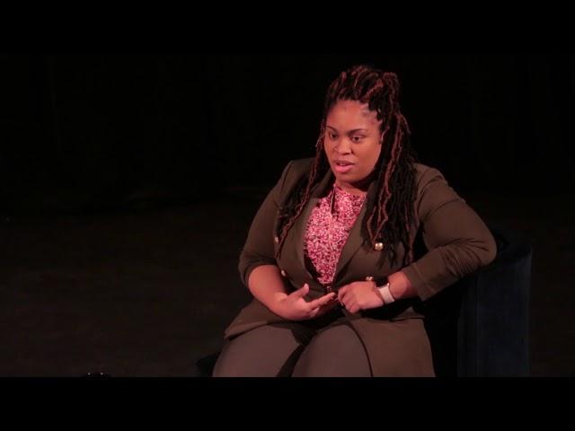 Angie Thomas: The Hate U Give [CC]