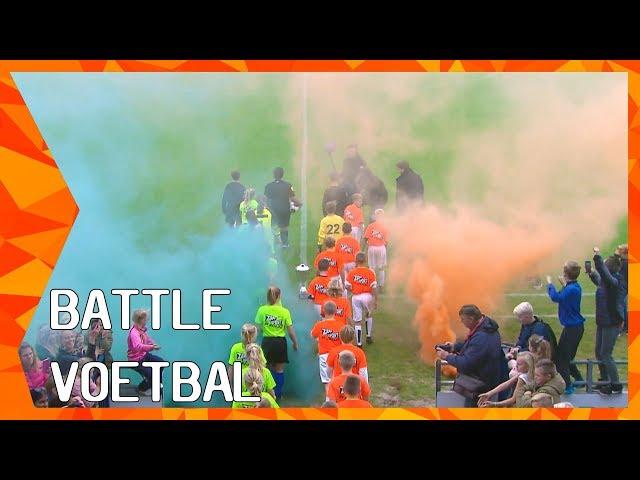 THE BATTLE: VOETBAL (jongens  VS meisjes) met BEUGELSDIJK en VAN ES | ZAPPSPORT