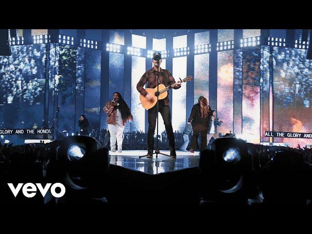 Passion - What He’s Done (ft. Kristian Stanfill, Tasha Cobbs Leonard, Anna Golden) [Live]