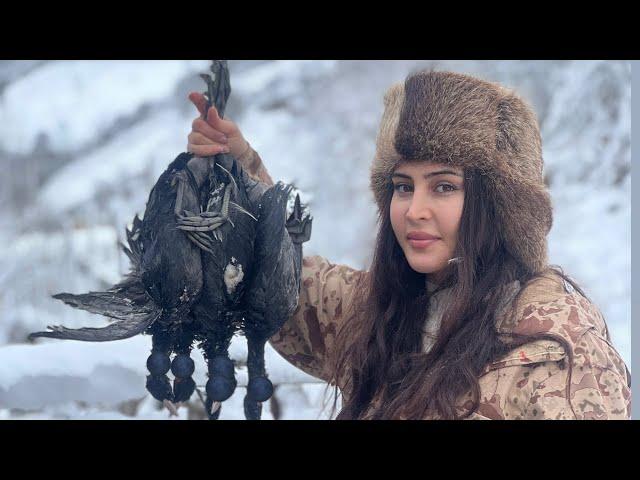 Rural cooking on the first snow of winter! Cooking a “chingir” bird in a clay pot