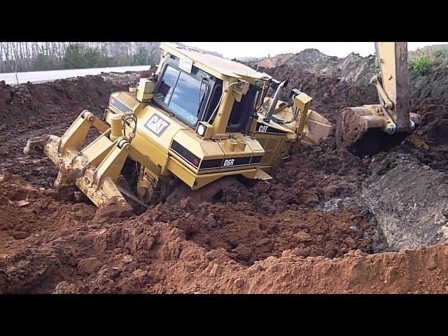 CAT D6R bulldozer stuck in mud, saving with excavator CAT 320D