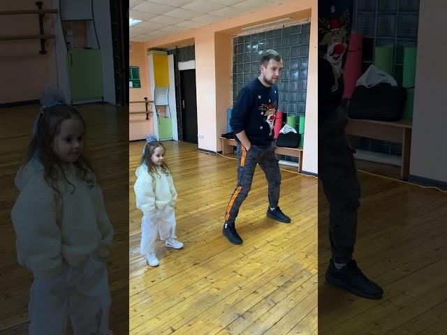 Малышка 4 годика выучила танец за 2 минуты#legiondance