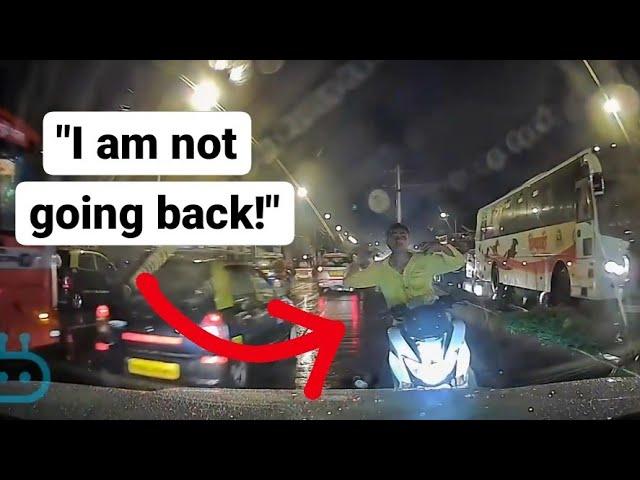 Mumbai Biker Gets Into Road Rage by Pulling His Collar Up