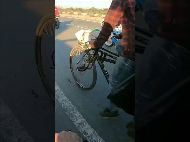 Bach Gaya #shorts #short #viral #youtubeshorts #bike #rider #video #shortvideo #viralvideo #crash