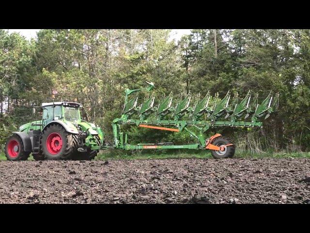 PLOEGEN MET EEN FENDT 933 VARIO AMAZONE TYROK 400 VS 8 SCHAAR