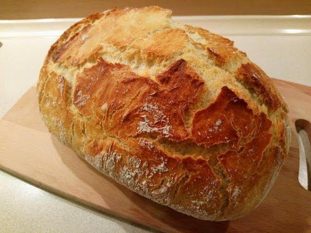  Delicious homemade bread with a crispy crust 