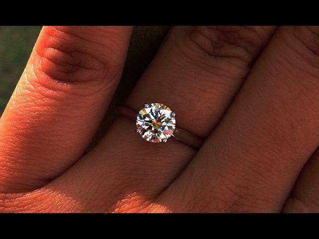 1 carat G-VVS2 GIA Certified Four Prong Solitaire Ring from Bangkok, Thailand