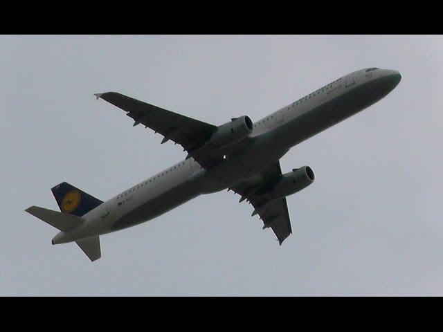 Lufthansa Airbus A321 - 231 Takeoff Airport Munich MUC - TXL D-AIDT LH2038