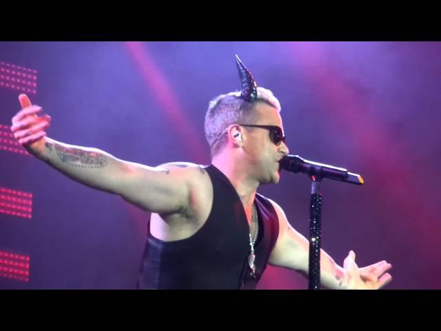 Robbie Williams in Israel - Beginning + let me entertain you