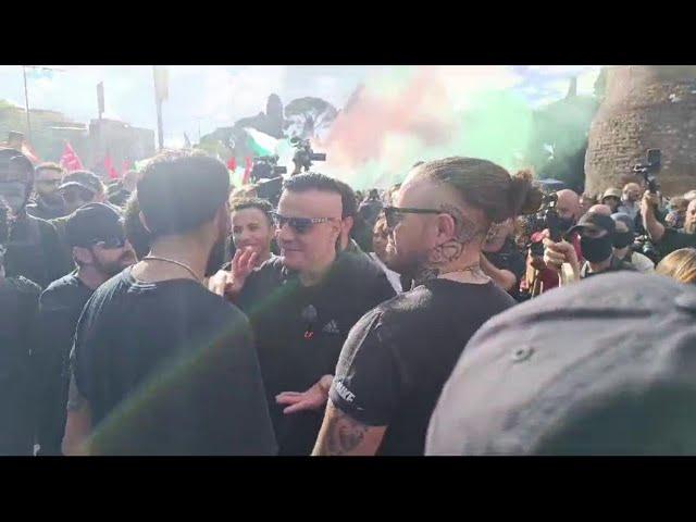 "Buffone, vai via". Lo youtuber Cicalone cacciato dalla manifestazione pro-Palestina