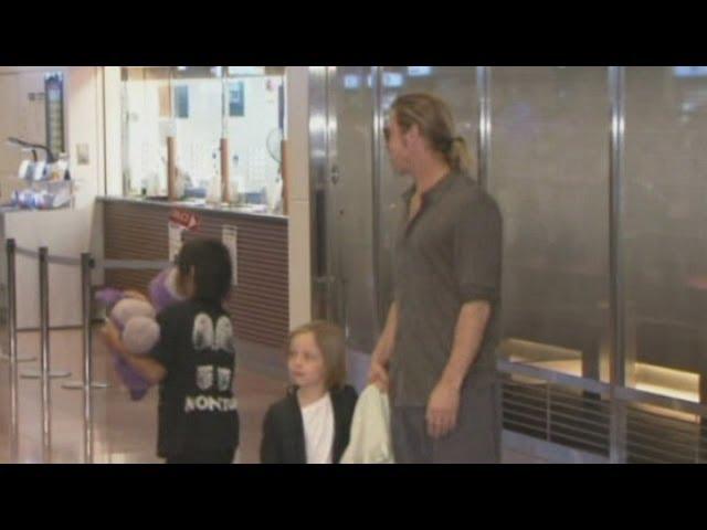 Brad Pitt and Angelina Jolie arrive with their children in Japan