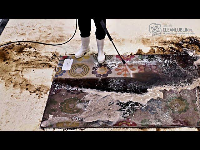 Unbelievable: mud flowing from this carpet in the wash | Speeded Up