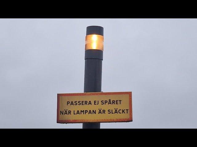 Swedish Railroad Crossing in Lilla Kungsladugården / Järnvägsövergång (Ägovägssignal)