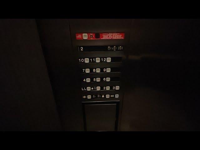 Elevators at Courtyard Marriott Downtown Nashville