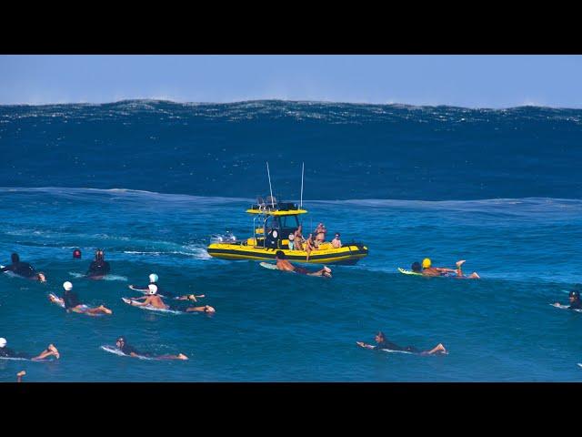 WHAT WAS THIS BOAT THINKING AT MAXING PIPELINE!? (HAWAII)