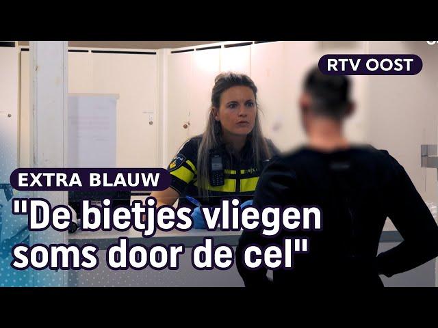 Ancella werkt op het arrestantencomplex van de politie | Extra Blauw #3 | Oost