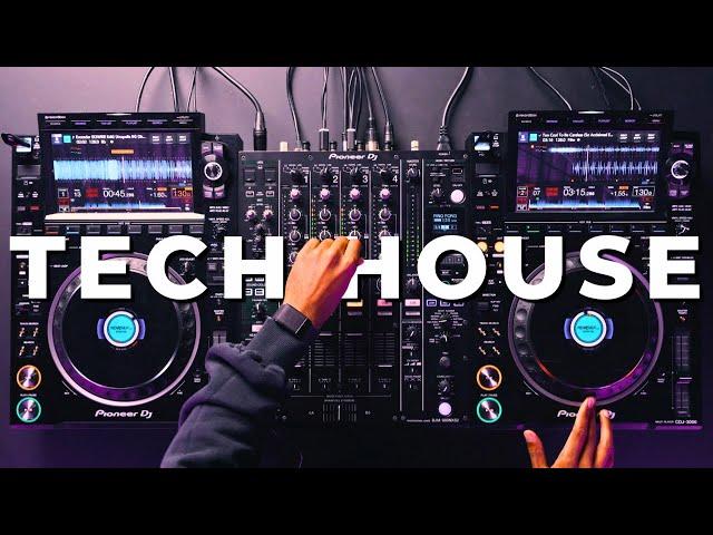 Pro DJ Mixing Techniques for a Tech House Set