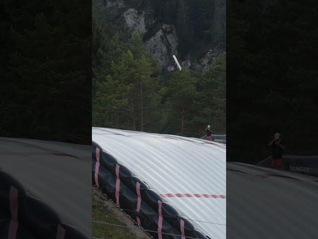 A PERFECT BS QUAD CORK 1800 ON A BAGJUMP!  #snowboarding #bangerpark #austria