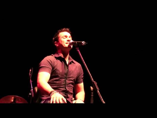 SHANNON NOLL "HOLD ME IN YOUR ARMS"  ACOUSTIC COVER VERSION