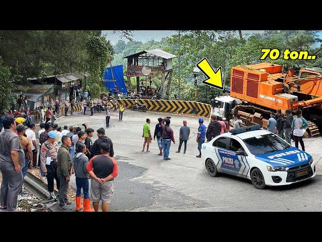 SUPER STRONG!!! Tough Truck From Japan Passes Extreme Roads And Goes Viral