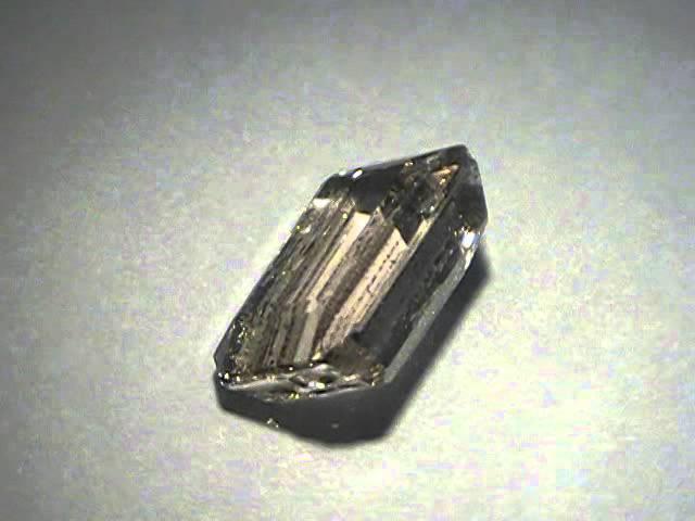 GemSelect Video Review: 6 ct rainbow scapolite