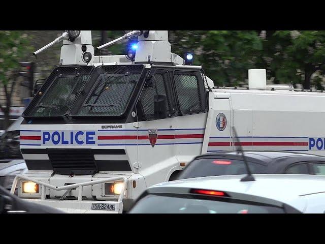 PARIS - 1er Mai 2024 - Forces de l'Ordre et Services de Secours -  4/5