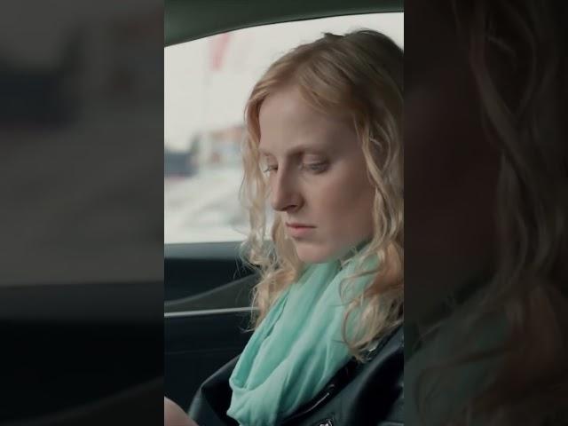 Когда не умеешь в поддержку, но знаешь проверенные методы. Смотри «Теорию больших денег» на Иви!
