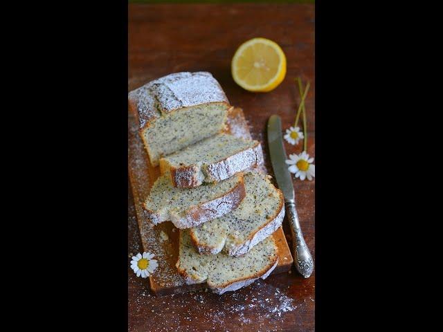 Perfectly Moist Lemon Poppy Seed Cake: Easy and Delicious!