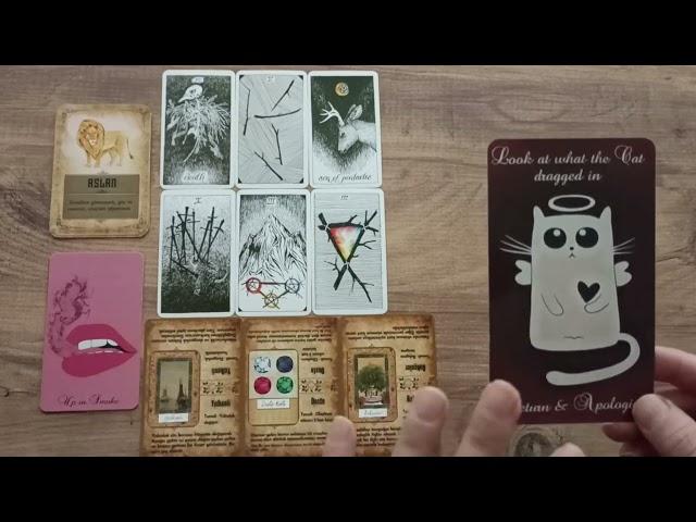 Seni Nasıl Görüyor? Geçmiş/Şimdi/Gelecek Tarot