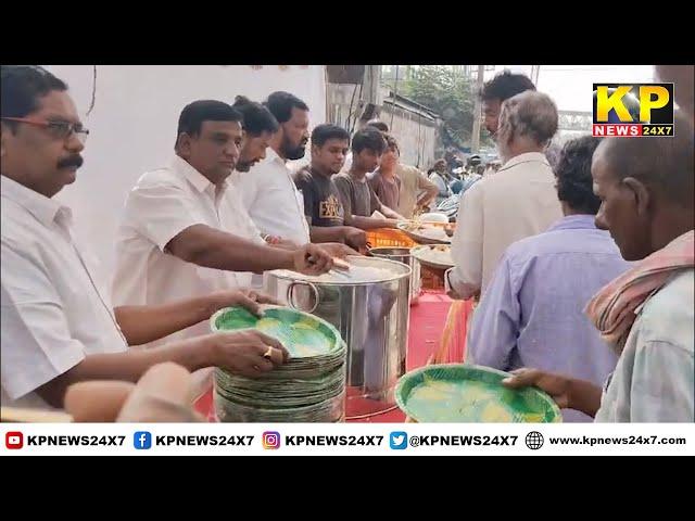 Qutubullahpur News | Social Worker Adinarayana Reddy Distributed Food To 300 Poor People