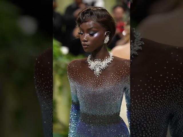 #AnokYai owns this 2024 #MetGala Swarovski look.  (: Getty)