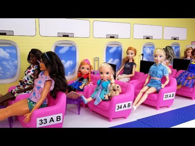 Airplane ! Elsa and Anna toddlers in Barbie’s plane - vacation trip