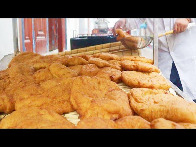 Sister Kaifeng has been selling pancakes for 30 years, 5 yuan per one, and no shortage of customers!