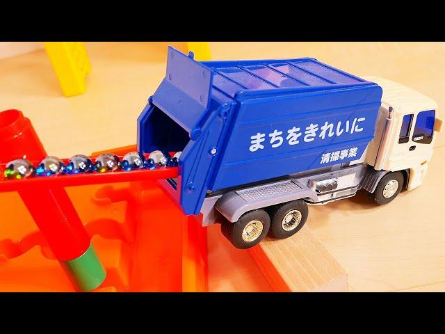 Marble Run Race  Wavey and Ticking Course  Garbage Truck, Dump Truck and Skelton Suv