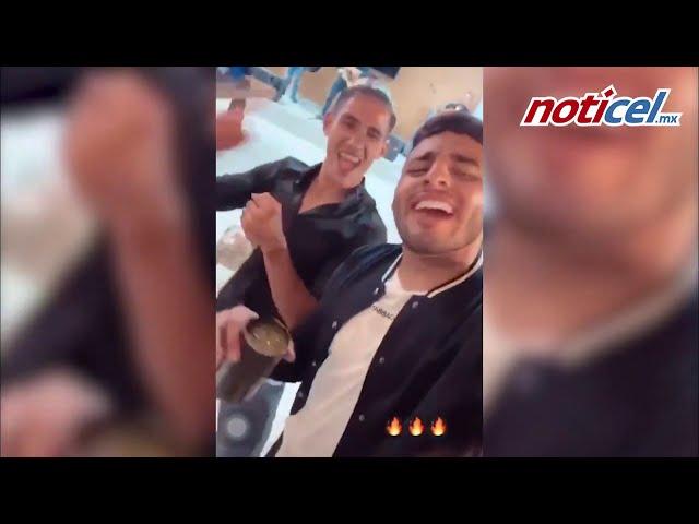 Alexis Vega y Uriel Antuna se exhibieron la noche de este viernes en plena fiesta y botella en mano