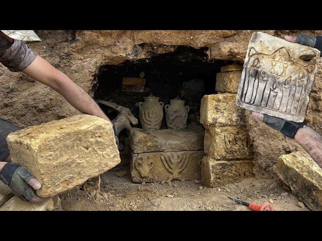The moment a hidden cave discovered a Jewish treasure dating back centuries by Metal detector