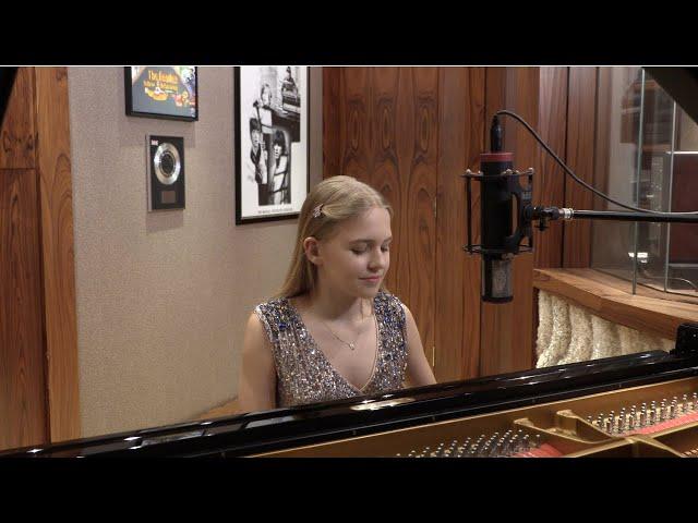 Bridge over troubled water - Simon & Garfunkel (Piano Cover by Emily Linge)