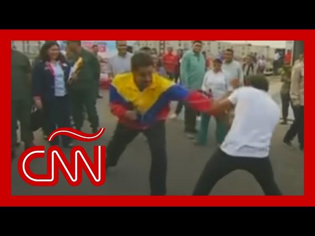 Nicolás Maduro demuestra su habilidad como boxeador