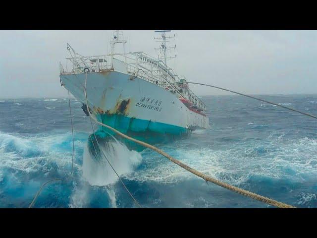 Ship in Storm | Towing A Fishing Vessel Through Massive Waves! (Ran Out Of Fuel)