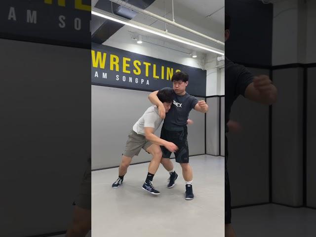 레슬링 기술 돌아빠지기 후 안아던지기!