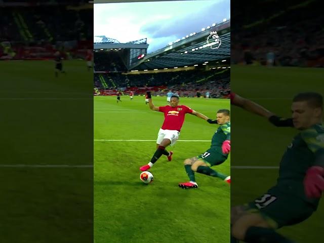 Ederson's ball control is CRAZY! 