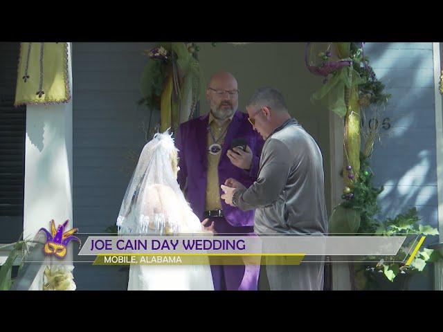 Mobile couple gets married on Joe Cain Day in honor of their love for Mardi Gras