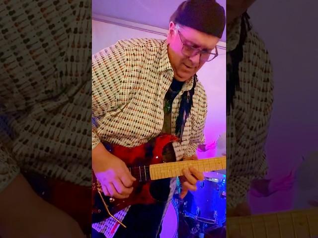 Tribute to #EVH with my #shreddersblues intro #drguy