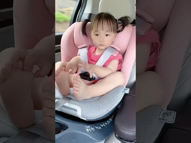 带宝宝们去摘西红柿啦陪伴是最长情的告白 #家有萌娃 #三胞胎vlog #爸爸帶娃記 #lovelybaby #lovelygirl