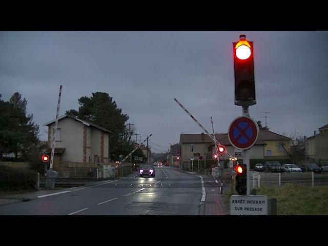 Spoorwegovergang Le Coteau (F) // Railroad crossing // Passage à niveau